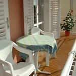 App Zardin Mit Balkon By Interhome