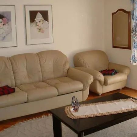 App Zardin Mit Balkon By Interhome *