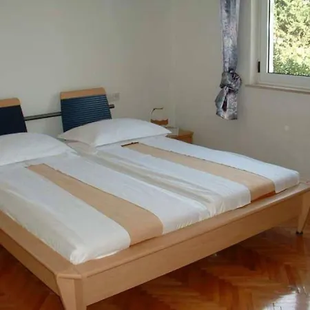 App Zardin Mit Balkon By Interhome